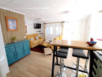 49516beautifullyrenovated12bedroomgardenapart