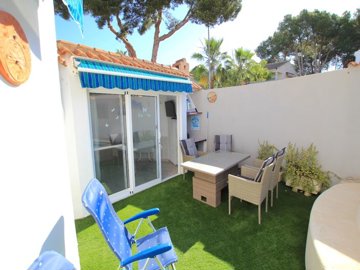 49516beautifullyrenovated12bedroomgardenapart