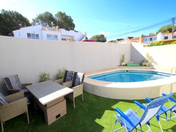 49516beautifullyrenovated12bedroomgardenapart