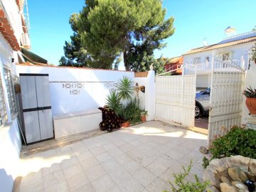 49516beautifullyrenovated12bedroomgardenapart