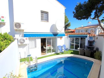 49516beautifullyrenovated12bedroomgardenapart