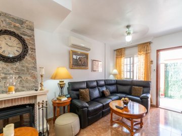 49519charming3bedroomsemidetachedvillainpau26