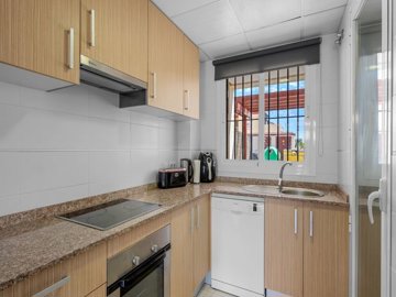 49526stylishthreebedroomtownhouseoverlookingt