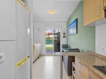 49526stylishthreebedroomtownhouseoverlookingt