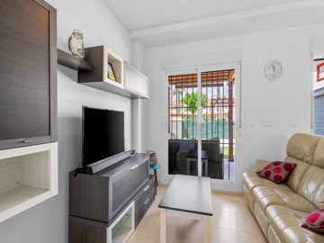 49526stylishthreebedroomtownhouseoverlookingt