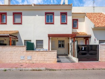 49526stylishthreebedroomtownhouseoverlookingt