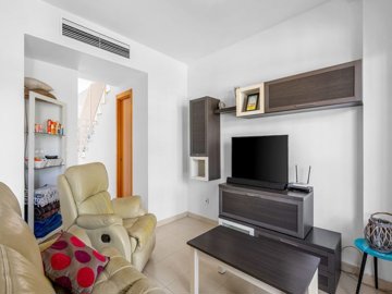 49526stylishthreebedroomtownhouseoverlookingt