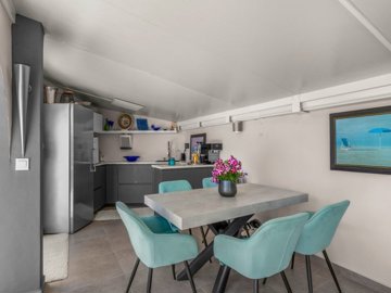 49525impressive5bedroomvillaoverlookinglamarq