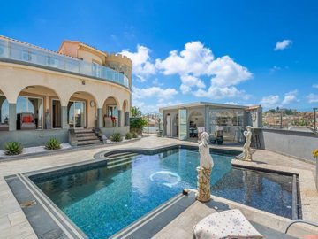 49525impressive5bedroomvillaoverlookinglamarq