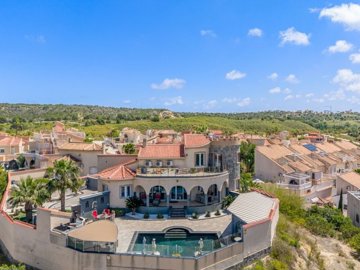 49525impressive5bedroomvillaoverlookinglamarq