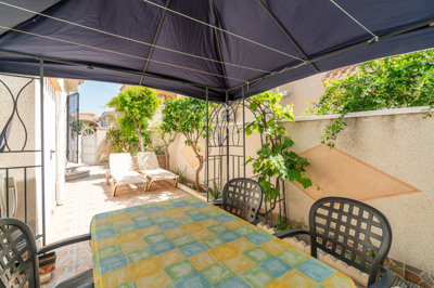 49545twobedroomquadstylepropertywithpoolviews