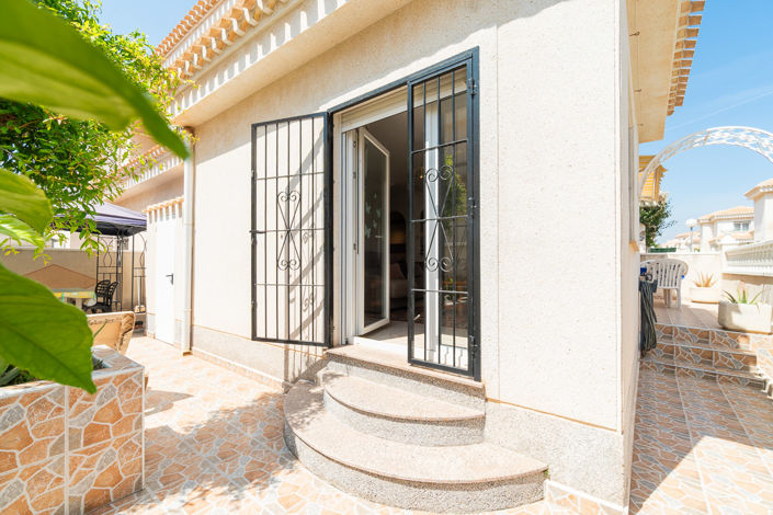 Image No.11-2 Bed Townhouse for sale