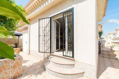 49545twobedroomquadstylepropertywithpoolviews