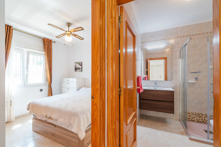 Image No.24-2 Bed Townhouse for sale