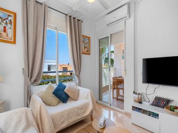 49561wonderfultwobedroomapartmentclosetothebe