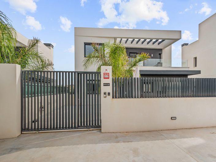 Image No.3-4 Bed Villa for sale