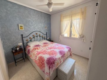 49569charmingtwobedroombungalowindonapepa2805