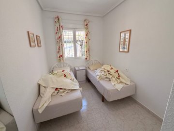49569charmingtwobedroombungalowindonapepa2805