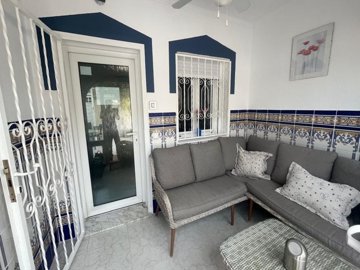 49569charmingtwobedroombungalowindonapepa2805