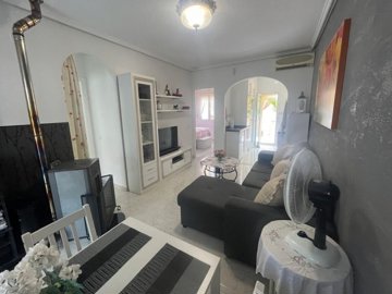 49569charmingtwobedroombungalowindonapepa2805