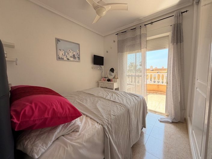 Image No.15-2 Bed Townhouse for sale