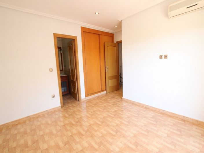 Image No.22-3 Bed Townhouse for sale