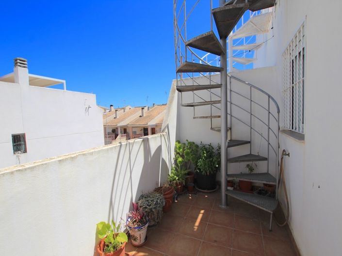 Image No.28-3 Bed Townhouse for sale
