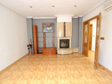 49574exceptionallyspacious3storeyvillageprope
