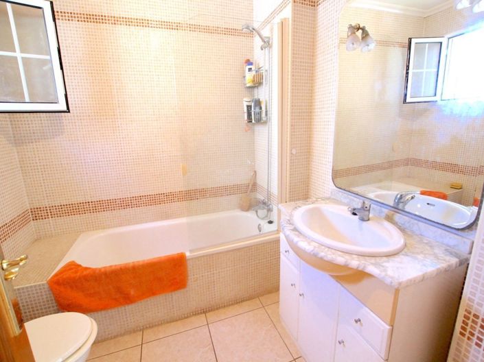 Image No.25-2 Bed Villa for sale