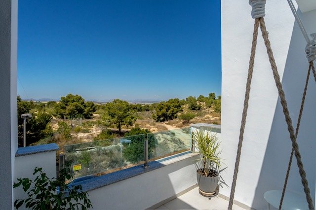 Image No.8-3 Bed Townhouse for sale