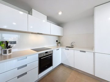 49586apartmentonlaramblasgolf050626111140lasr