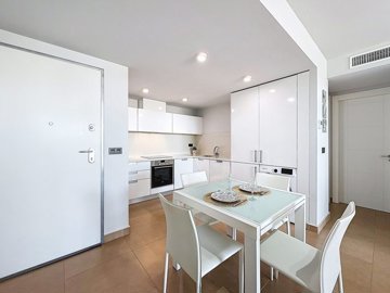 49586apartmentonlaramblasgolf050626111141ext4