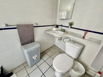 49604southfacing1stfloorapartmentinlacalma110