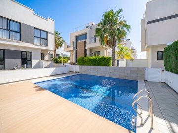 496093bedroomvillawithdirectaccesstocommunalp