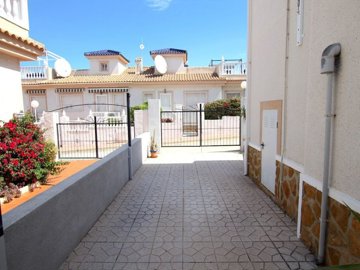 49615wonderfultwobedroombungalowwithpoolandmo