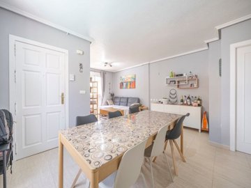 49623elegantthreebedroomquadstylehomewithapri