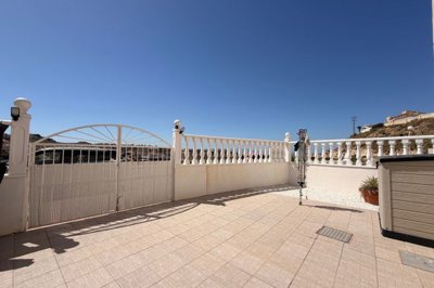 49621twobedroomgardenapartmentwithstunningvie
