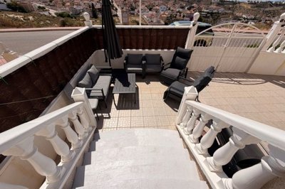 49621twobedroomgardenapartmentwithstunningvie