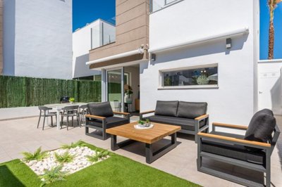 49624exceptionalcontemporarystylevillalocated