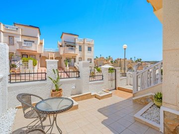 49625stylishsemidetachedhomewithgolfcoursevie