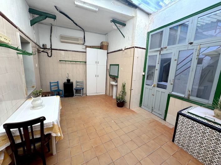 Image No.16-5 Bed Townhouse for sale