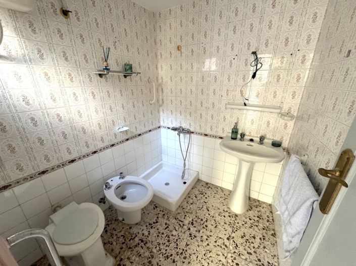 Image No.18-5 Bed Townhouse for sale