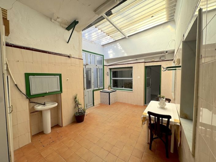Image No.20-5 Bed Townhouse for sale