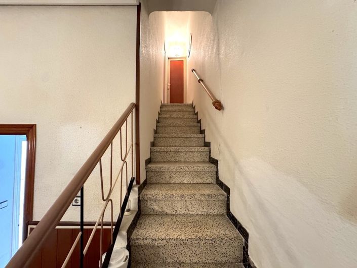 Image No.21-5 Bed Townhouse for sale