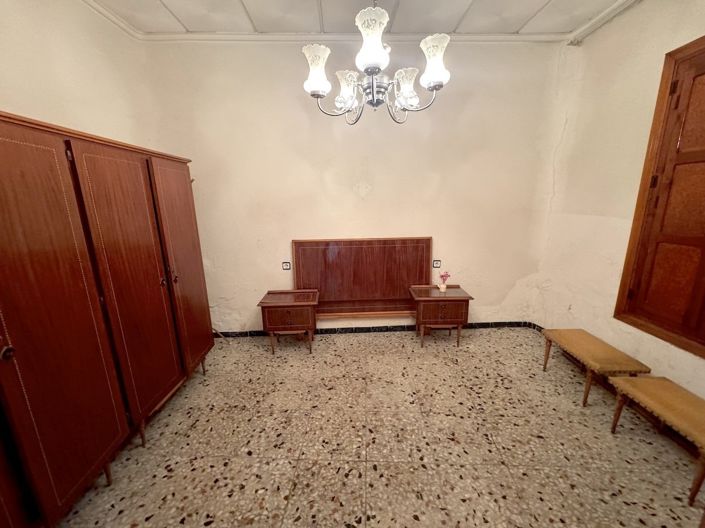 Image No.9-5 Bed Townhouse for sale