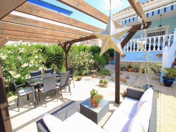 49636stunning5bedroomvillainasoughtaftercentr