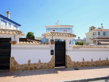 49636stunning5bedroomvillainasoughtaftercentr