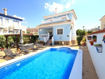 49636stunning5bedroomvillainasoughtaftercentr