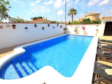 49636stunning5bedroomvillainasoughtaftercentr