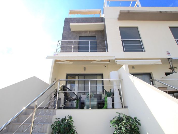 Image No.11-3 Bed Townhouse for sale